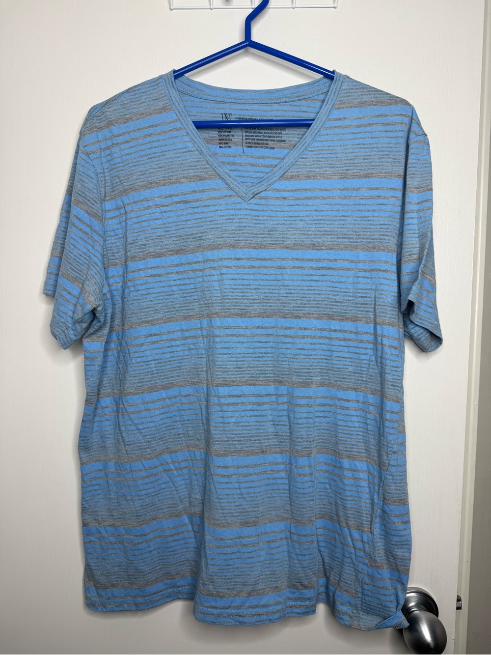 INC International Concepts Blue and Gray Striped V-Neck Tee Mens XL
